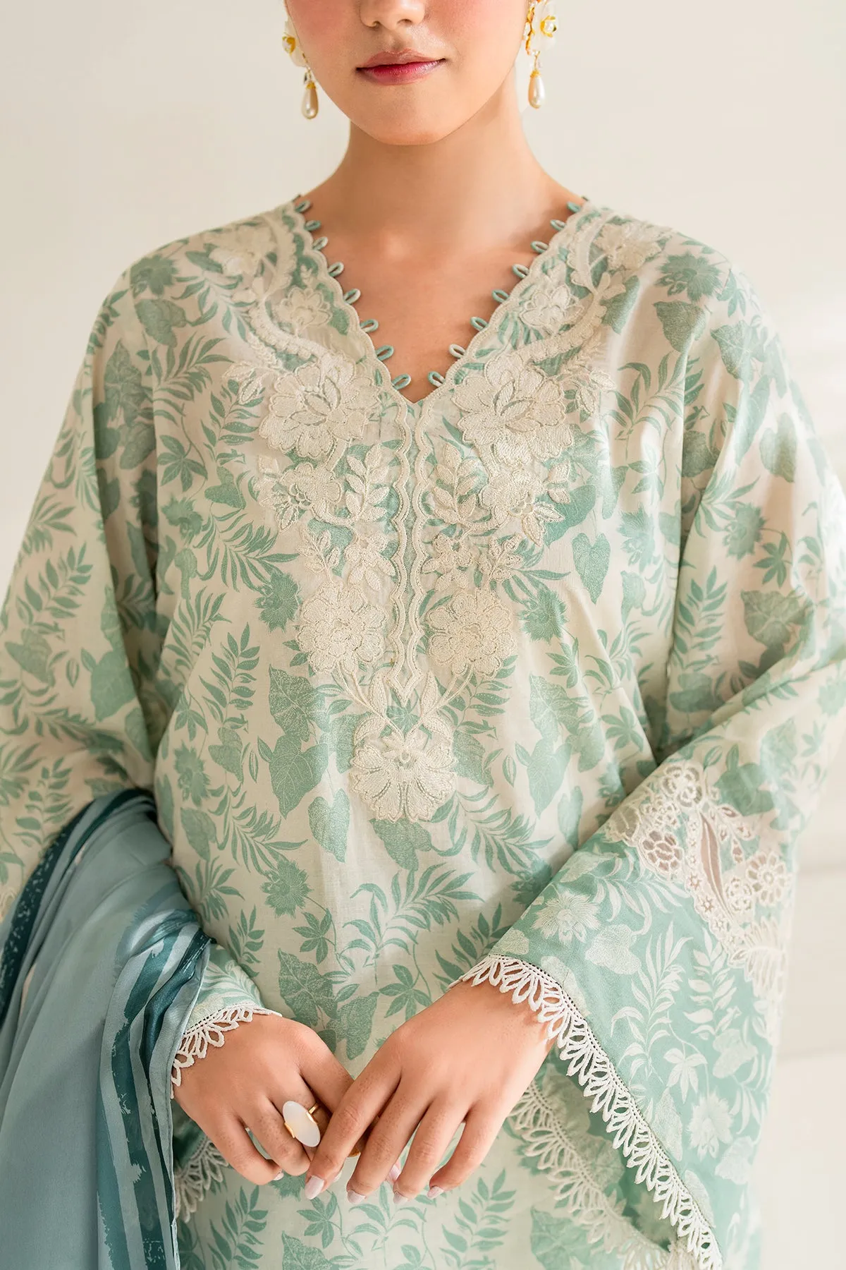 EMBROIDERED LAWN UF-677