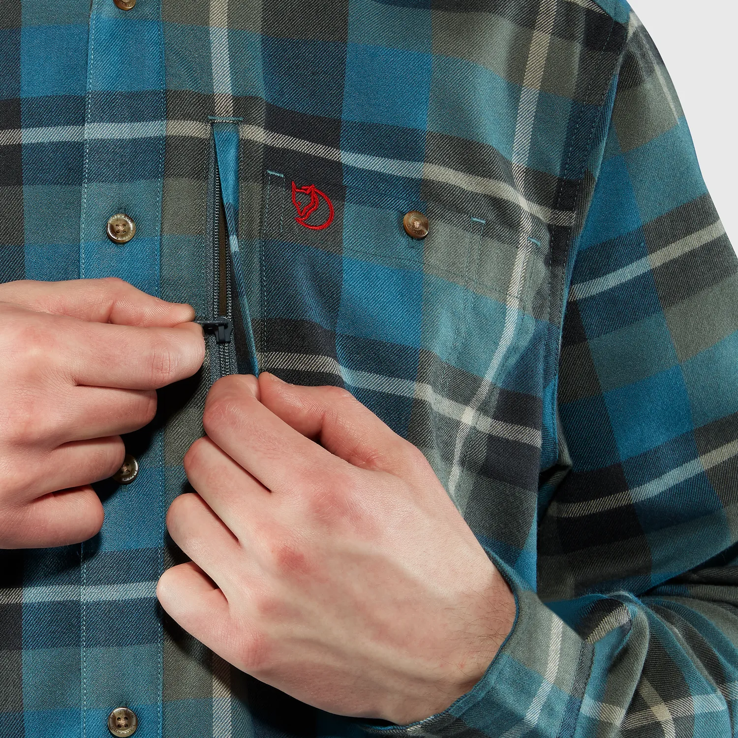 Fjällräven Men&#x27;s Fjällglim Shirt Indigo Blue-Dawn Blue | Buy Fjällräven Men&#x27;s Fjällglim Shirt Indigo Blue-Dawn Blue here | Outnorth