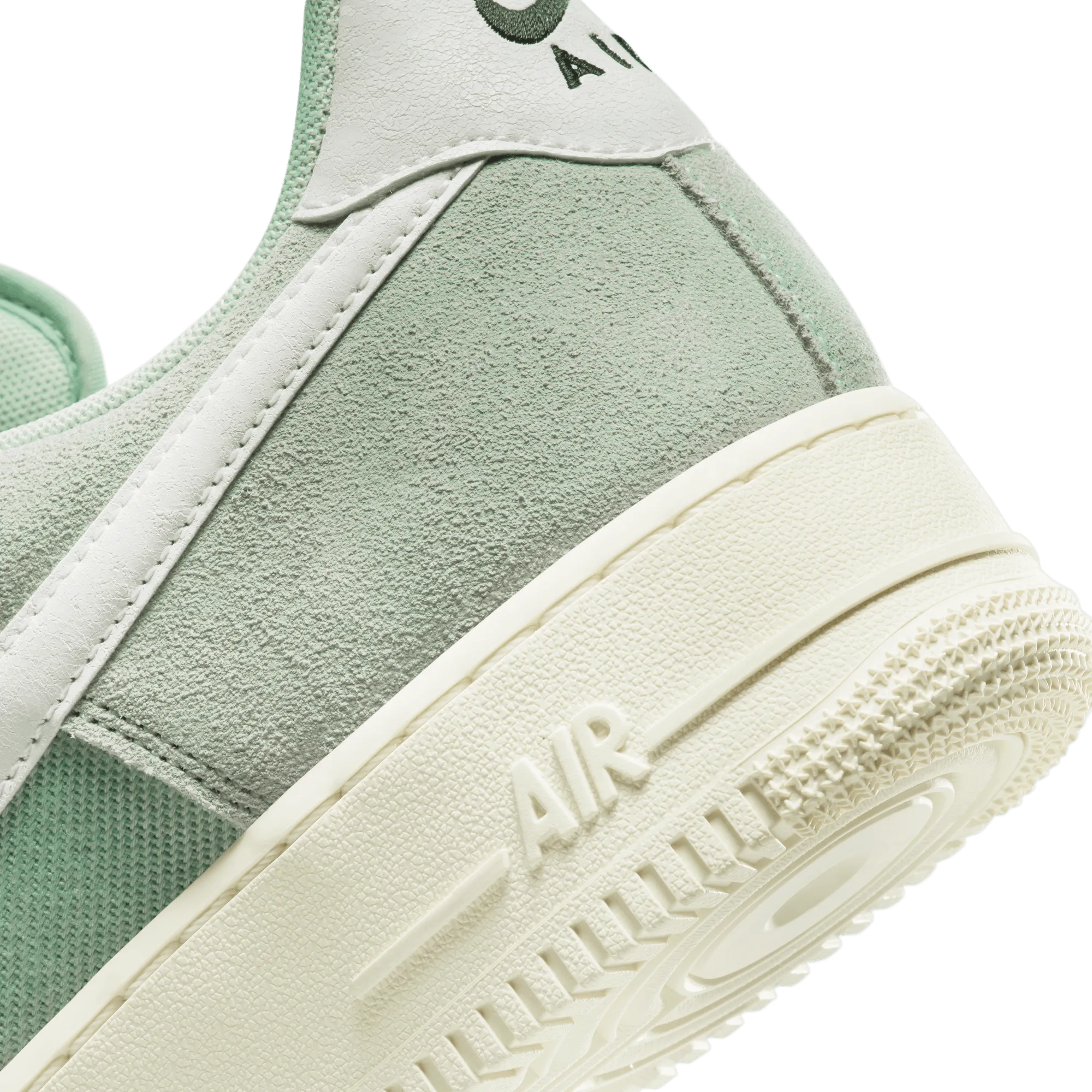 Nike Air Force 1 '07 LV8