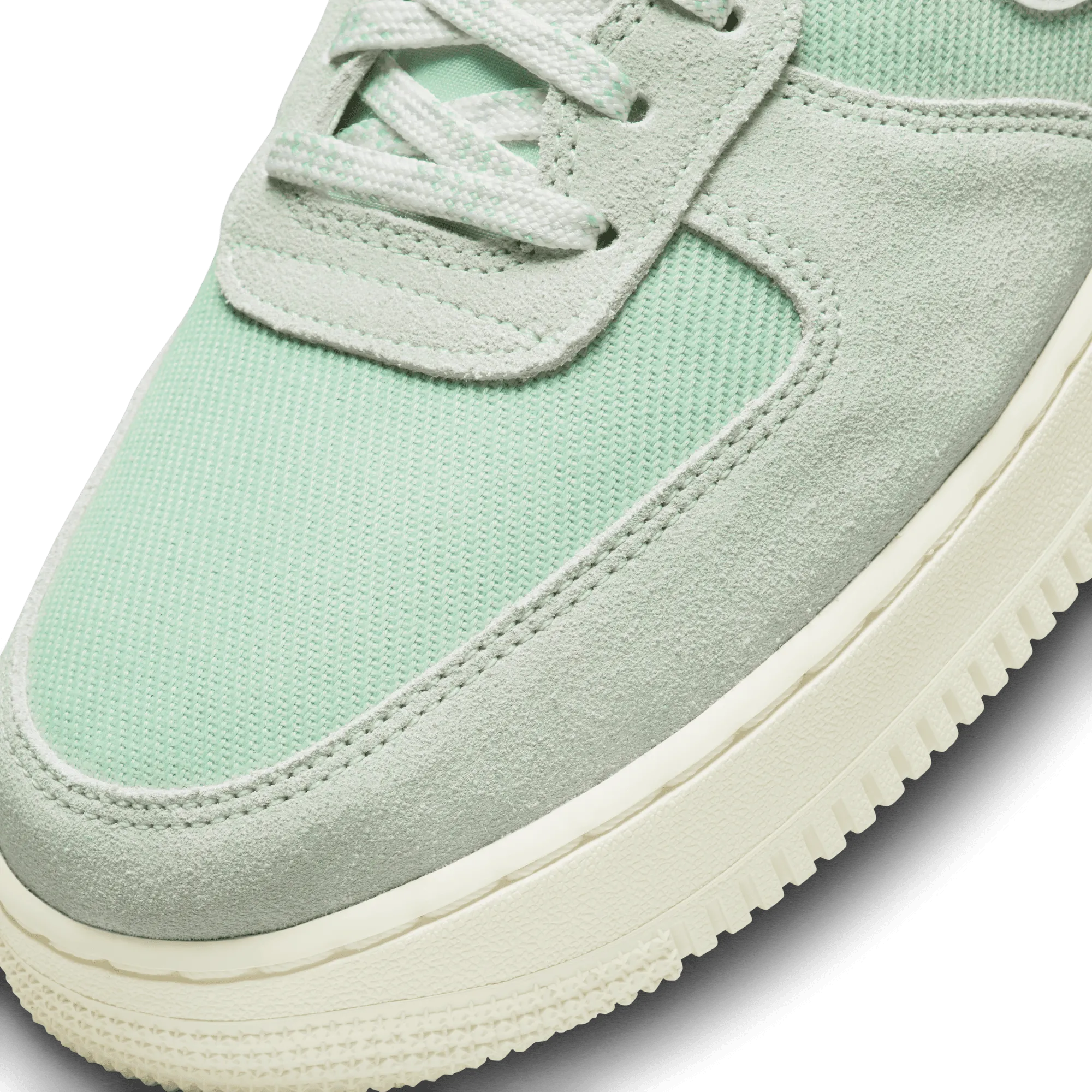 Nike Air Force 1 '07 LV8